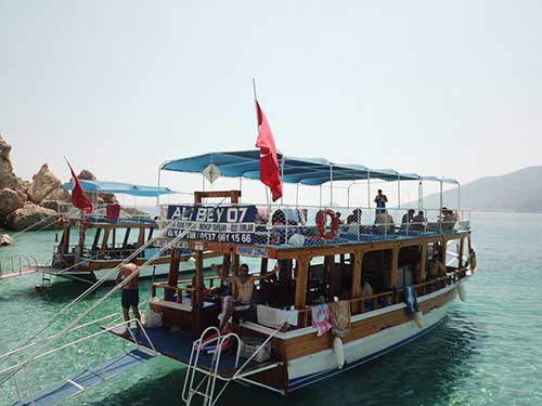 Yalınayak Teknesi